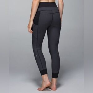 Lululemon En Route Crop Legging
Diamond Dot Black White / Black
